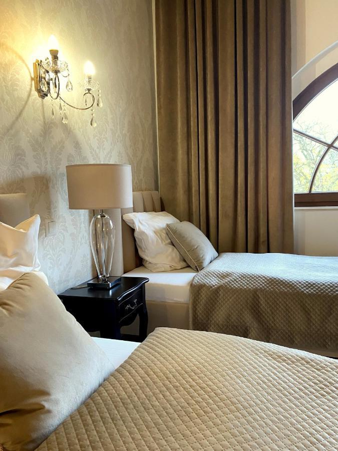 Palac Jablonowo Bed and Breakfast Ujście Esterno foto