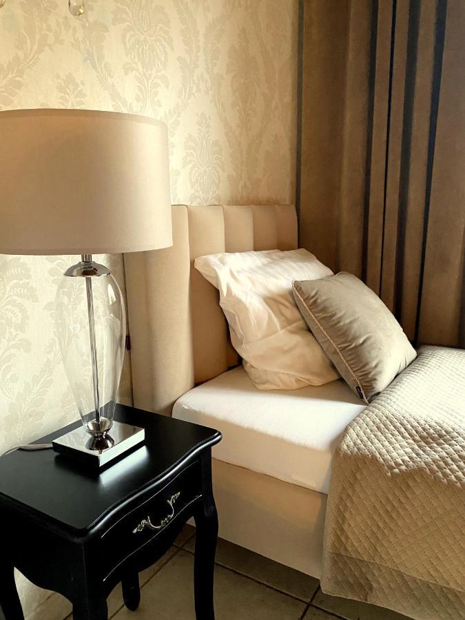Palac Jablonowo Bed and Breakfast Ujście Esterno foto