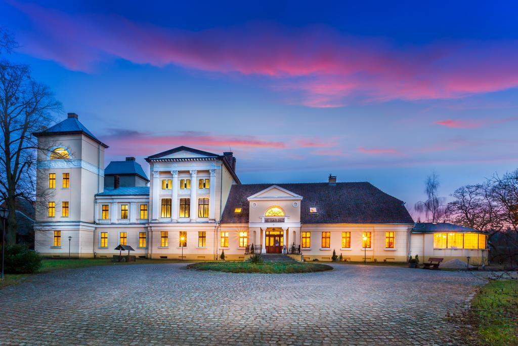 Palac Jablonowo Bed and Breakfast Ujście Esterno foto