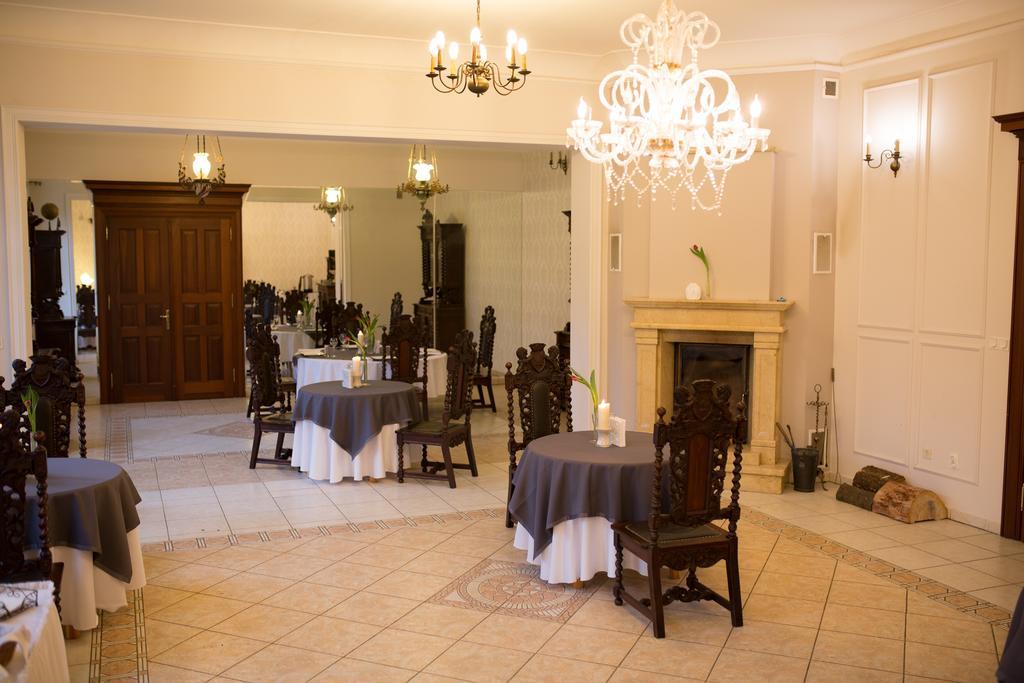 Palac Jablonowo Bed and Breakfast Ujście Esterno foto